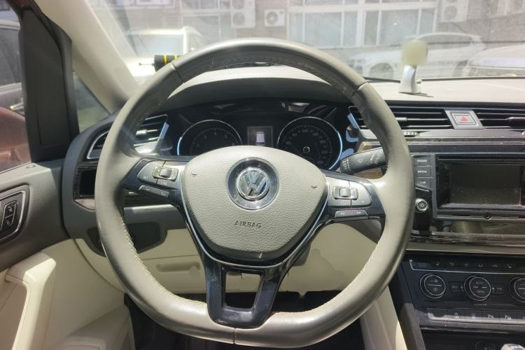 Used Volkswagen Touran 2016 Volkswagen Touran L 330TSI DSG Luxury Edition Steering Wheel