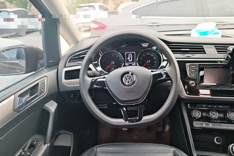 Used Volkswagen Touran 2016 Volkswagen Touran L 280TSI Manual Comfort Edition Steering Wheel