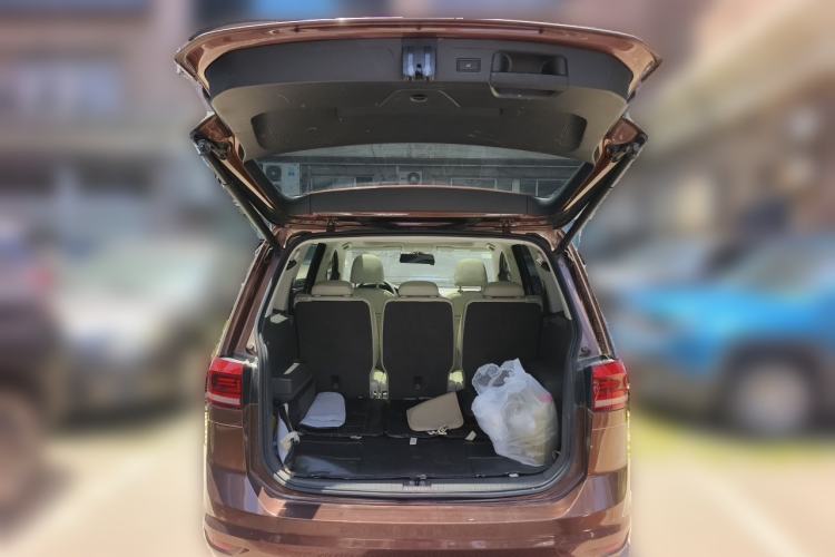 Used Volkswagen Touran 2016 Volkswagen Touran L 330TSI DSG Luxury Edition Trunk