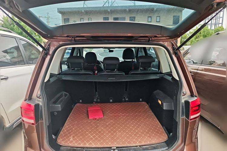 Used Volkswagen Touran 2016 Volkswagen Touran L 280TSI Manual Comfort Edition Trunk