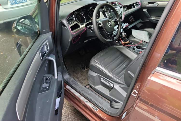 Used Volkswagen Touran 2016 Volkswagen Touran L 280TSI DSG Comfort Edition Driver Seat