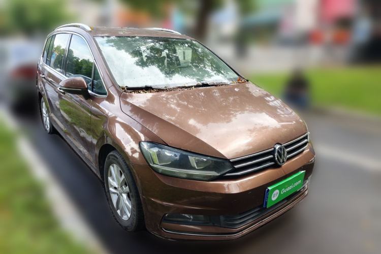 Used Volkswagen Touran 2016 Volkswagen Touran L 280TSI DSG Comfort Edition Front Right 45 Deg