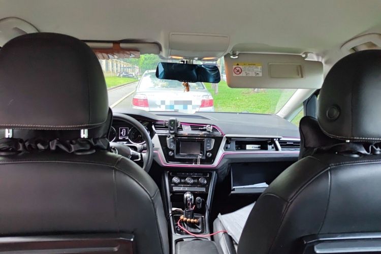 Used Volkswagen Touran 2016 Volkswagen Touran L 280TSI DSG Comfort Edition Headliner