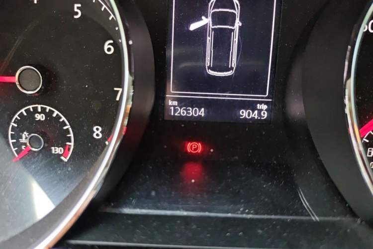 Used Volkswagen Touran 2016 Volkswagen Touran L 280TSI DSG Comfort Edition Odometer Close Up