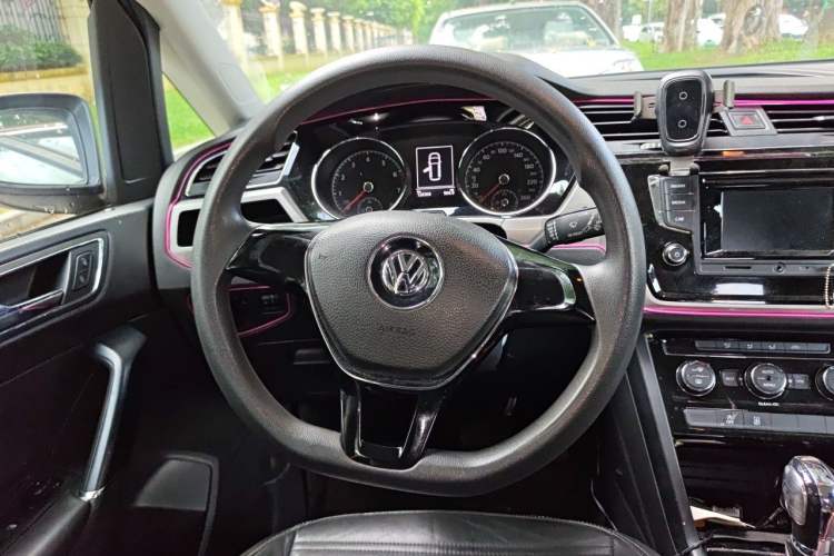 Used Volkswagen Touran 2016 Volkswagen Touran L 280TSI DSG Comfort Edition Steering Wheel