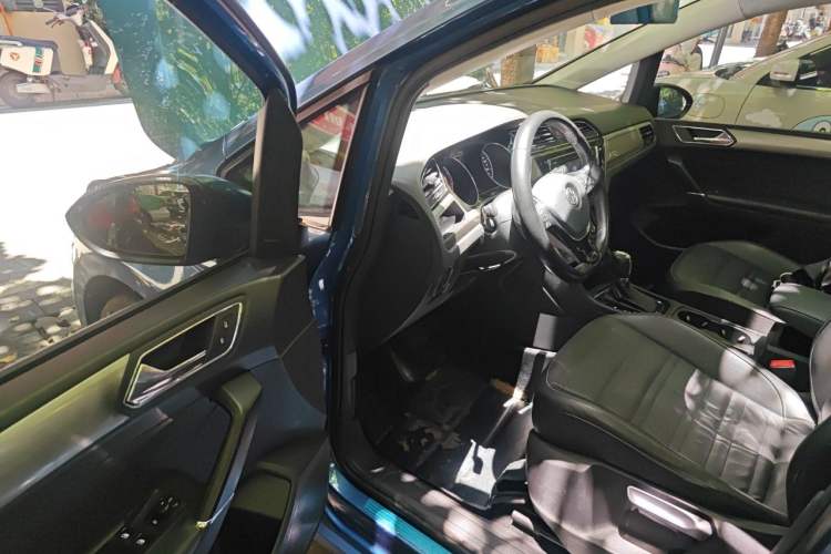 Used Volkswagen Touran 2016 Volkswagen Touran L 280TSI DSG Comfort Edition Driver Seat