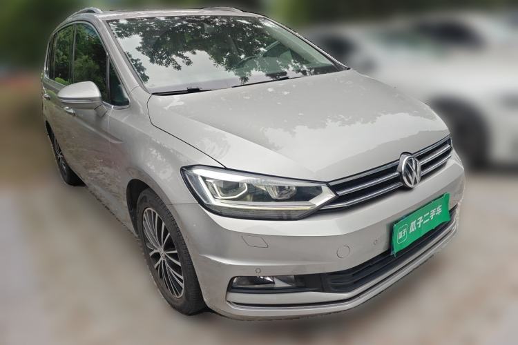 Used Volkswagen Touran 2016 Volkswagen Touran L 330TSI DSG Luxury Edition Front Right 45 Deg