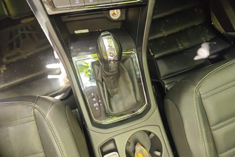 Used Volkswagen Touran 2016 Volkswagen Touran L 280TSI DSG Comfort Edition Gear Lever