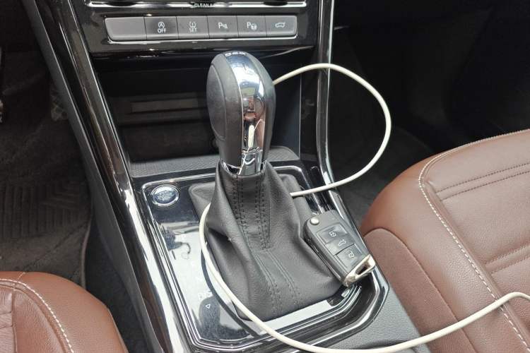 Used Volkswagen Touran 2016 Volkswagen Touran L 330TSI DSG Luxury Edition Gear Lever