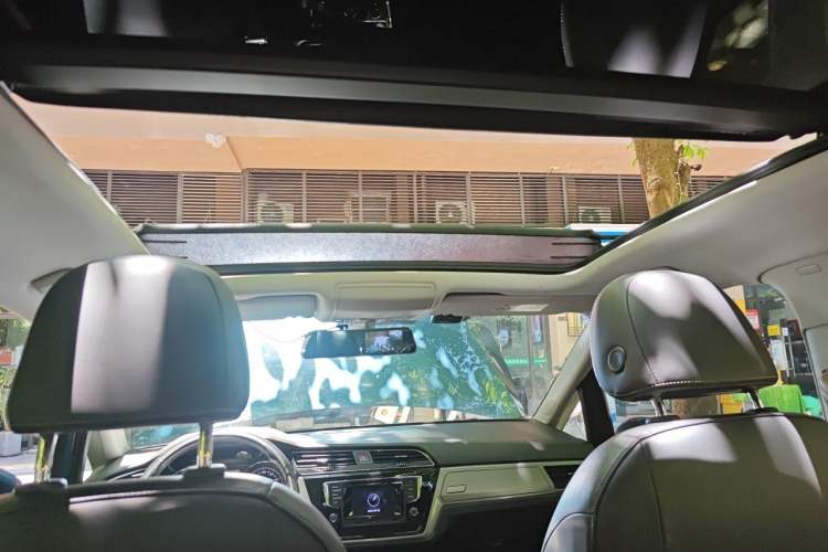 Used Volkswagen Touran 2016 Volkswagen Touran L 280TSI DSG Comfort Edition Headliner