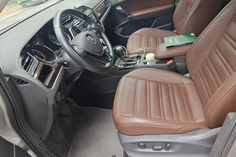 Used Volkswagen Touran 2016 Volkswagen Touran L 330TSI DSG Luxury Edition Left Front Seat