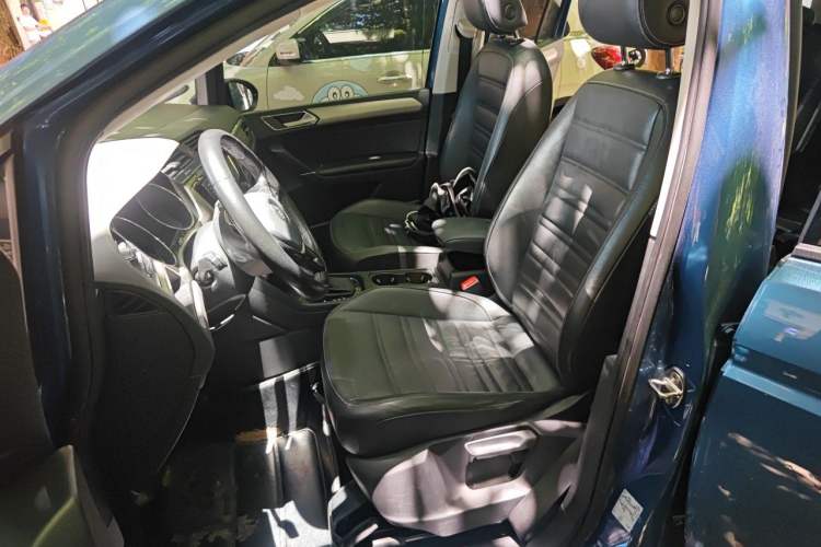 Used Volkswagen Touran 2016 Volkswagen Touran L 280TSI DSG Comfort Edition Left Front Seat