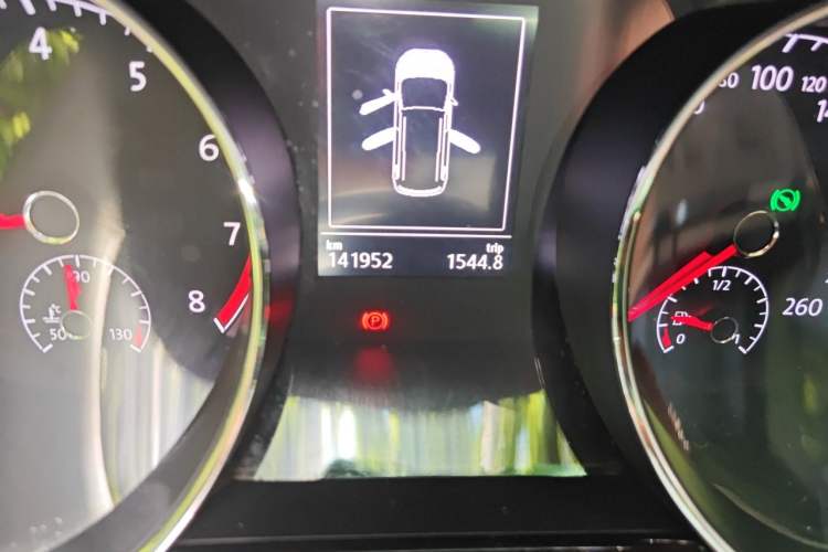 Used Volkswagen Touran 2016 Volkswagen Touran L 280TSI DSG Comfort Edition Odometer Close Up