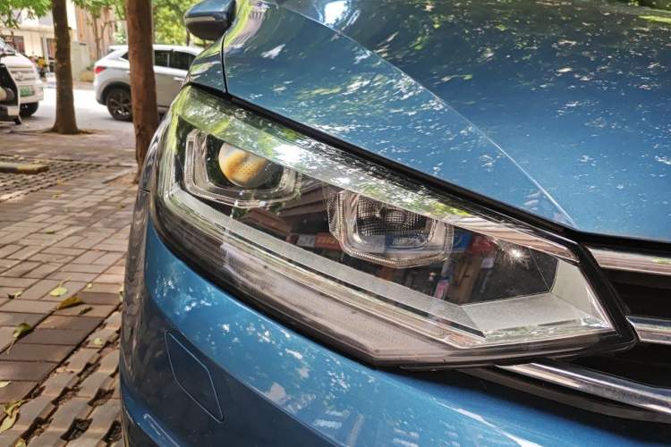 Used Volkswagen Touran 2016 Volkswagen Touran L 280TSI DSG Comfort Edition Right Front Headlight