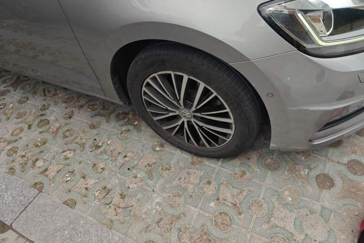 Used Volkswagen Touran 2016 Volkswagen Touran L 330TSI DSG Luxury Edition Right Front Wheel Hub
