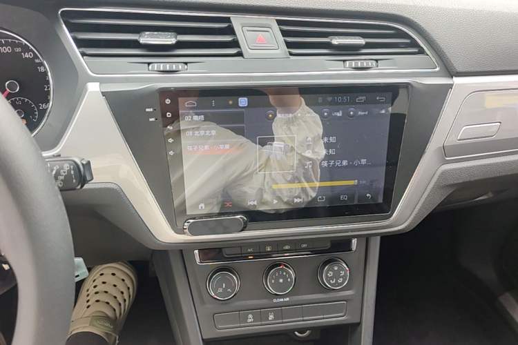 Used Volkswagen Touran 2016 Volkswagen Touran L 280TSI Manual Trend Edition Audio And AC Panel
