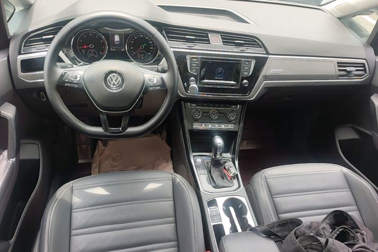 Used Volkswagen Touran 2016 Volkswagen Touran L 280TSI DSG Luxury Edition Center Console