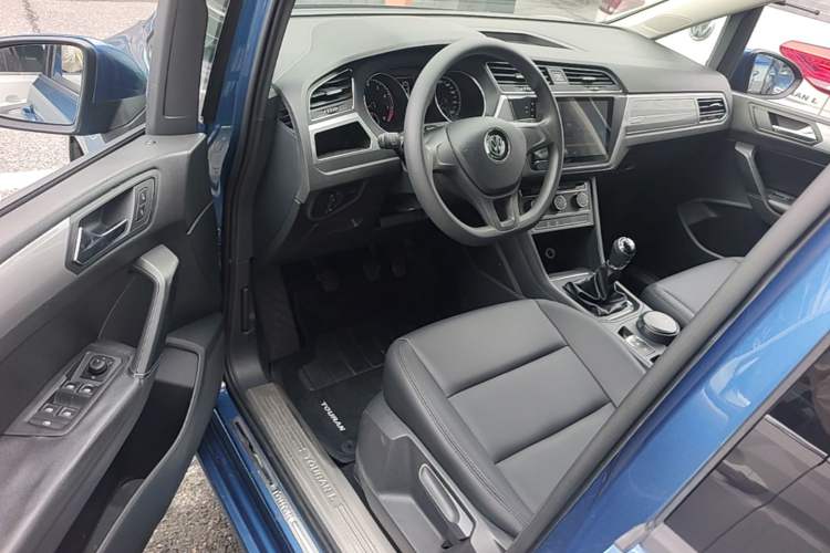 Used Volkswagen Touran 2016 Volkswagen Touran L 280TSI Manual Trend Edition Driver Seat