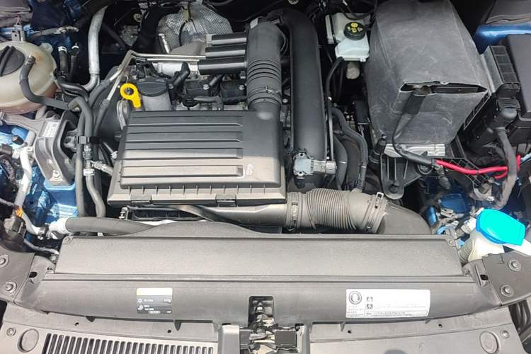 Used Volkswagen Touran 2016 Volkswagen Touran L 280TSI DSG Luxury Edition Engine Bay