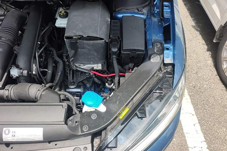 Used Volkswagen Touran 2016 Volkswagen Touran L 280TSI DSG Luxury Edition Engine Bay Left
