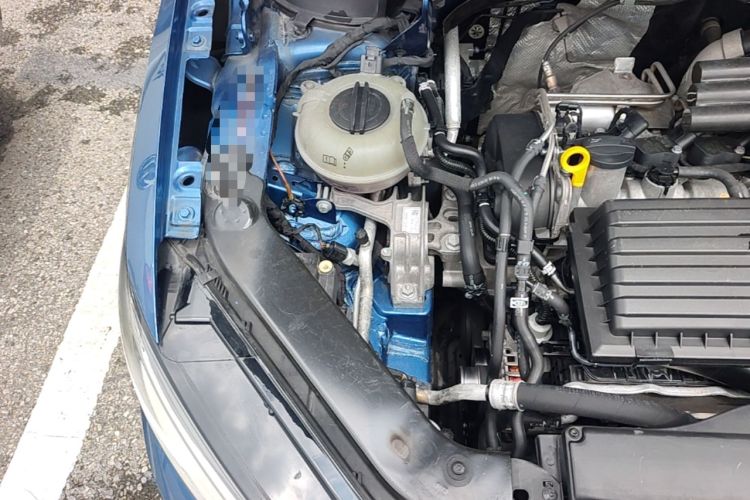 Used Volkswagen Touran 2016 Volkswagen Touran L 280TSI Manual Trend Edition Engine Bay Right