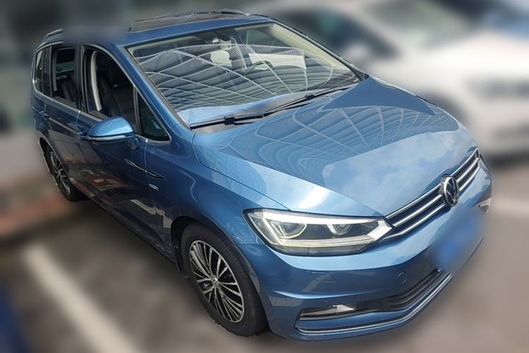 Used Volkswagen Touran 2016 Volkswagen Touran L 280TSI DSG Luxury Edition Front Right 45 Deg