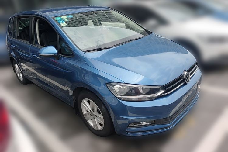 Used Volkswagen Touran 2016 Volkswagen Touran L 280TSI Manual Trend Edition Front Right 45 Deg