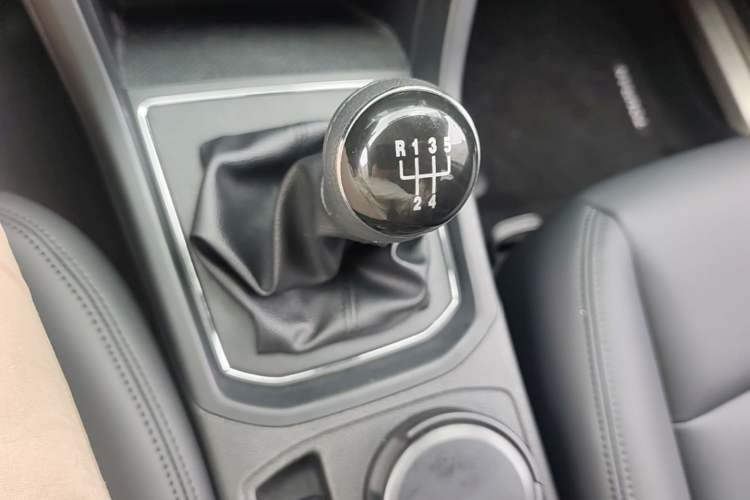Used Volkswagen Touran 2016 Volkswagen Touran L 280TSI Manual Trend Edition Gear Lever