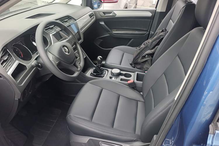 Used Volkswagen Touran 2016 Volkswagen Touran L 280TSI Manual Trend Edition Left Front Seat