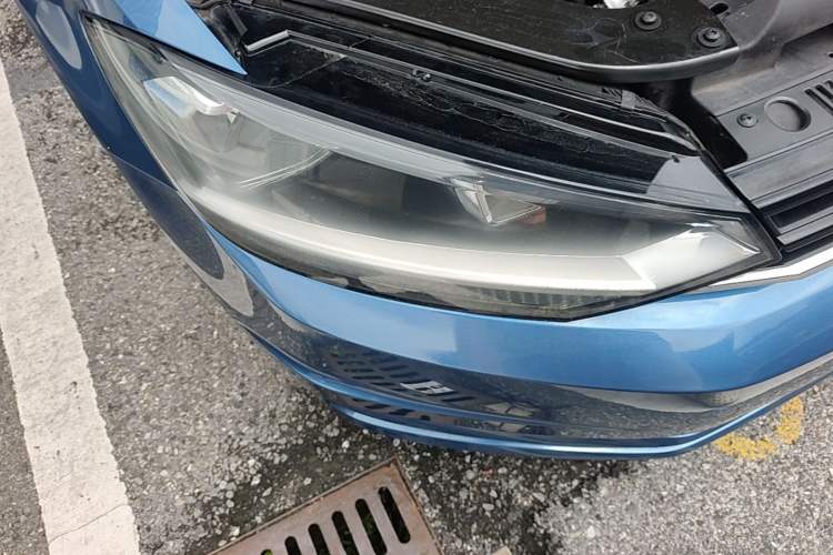 Used Volkswagen Touran 2016 Volkswagen Touran L 280TSI Manual Trend Edition Right Front Headlight