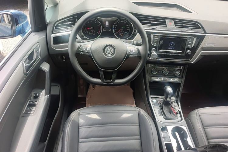 Used Volkswagen Touran 2016 Volkswagen Touran L 280TSI DSG Luxury Edition Steering Wheel