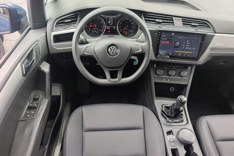 Used Volkswagen Touran 2016 Volkswagen Touran L 280TSI Manual Trend Edition Steering Wheel