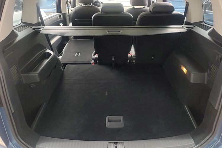 Used Volkswagen Touran 2016 Volkswagen Touran L 280TSI DSG Luxury Edition Trunk