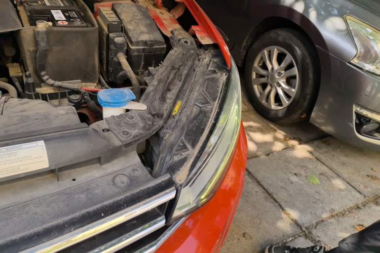 Used Volkswagen Touran 2016 Volkswagen Touran L 280TSI DSG Comfort Edition Engine Bay Left