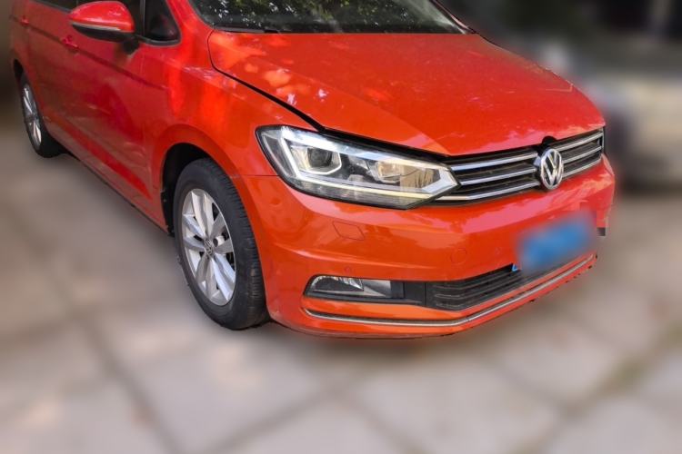 Used Volkswagen Touran 2016 Volkswagen Touran L 280TSI DSG Comfort Edition Front Right 45 Deg