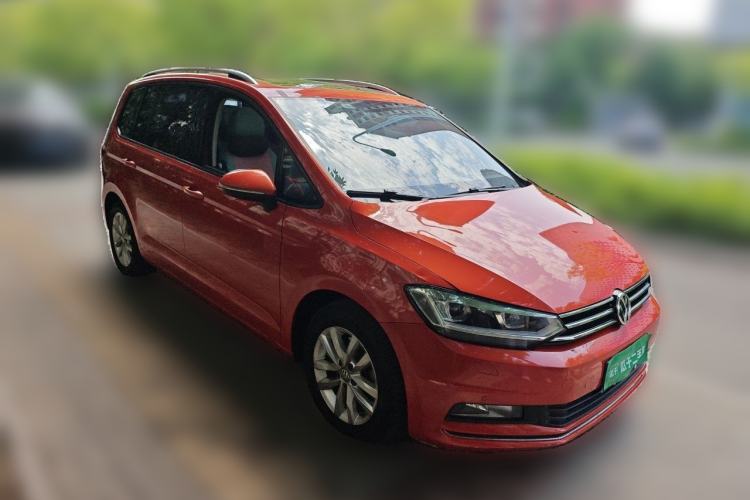 Used Volkswagen Touran 2016 Volkswagen Touran L 280TSI DSG Comfort Edition Front Right 45 Deg