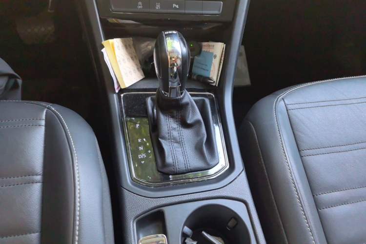 Used Volkswagen Touran 2016 Volkswagen Touran L 280TSI DSG Comfort Edition Gear Lever