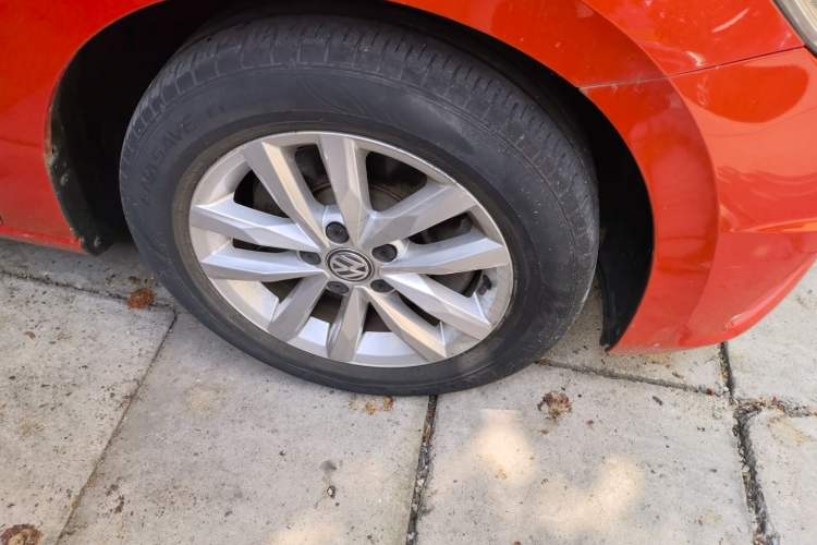 Used Volkswagen Touran 2016 Volkswagen Touran L 280TSI DSG Comfort Edition Right Front Wheel Hub