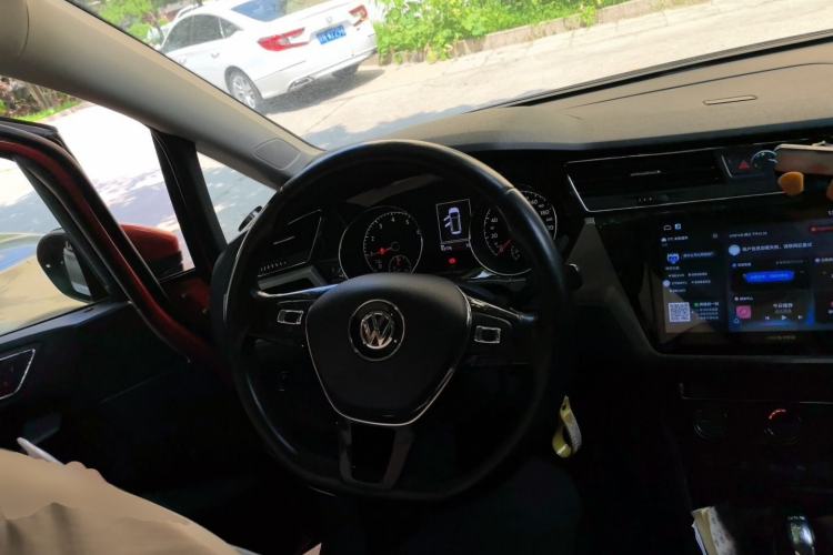 Used Volkswagen Touran 2016 Volkswagen Touran L 280TSI DSG Comfort Edition Steering Wheel