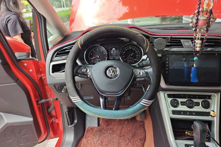 Used Volkswagen Touran 2016 Volkswagen Touran L 280TSI DSG Comfort Edition Steering Wheel