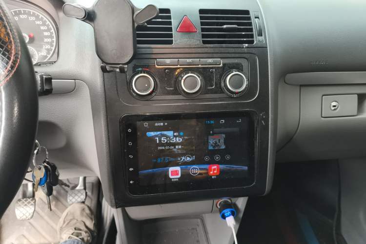 Used Volkswagen Touran  Audio And AC Panel