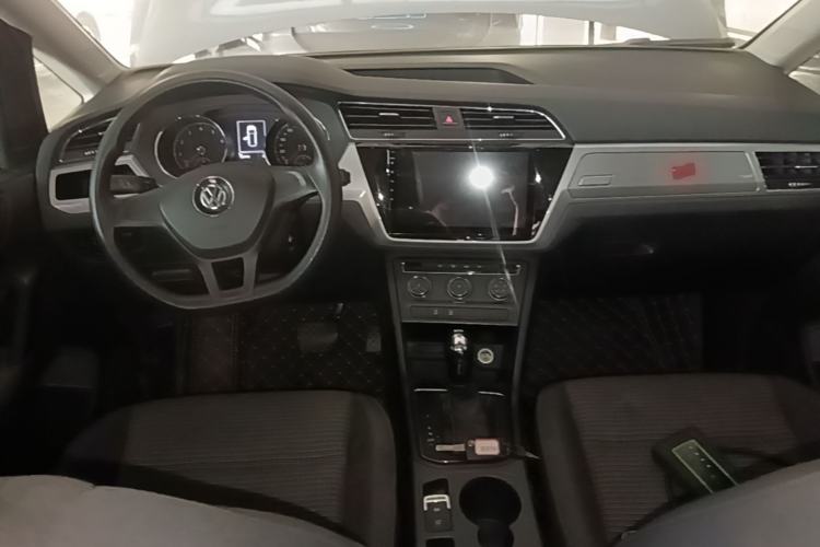 Used Volkswagen Touran 2016 Touran L 280TSI DSG Style Edition Center Console