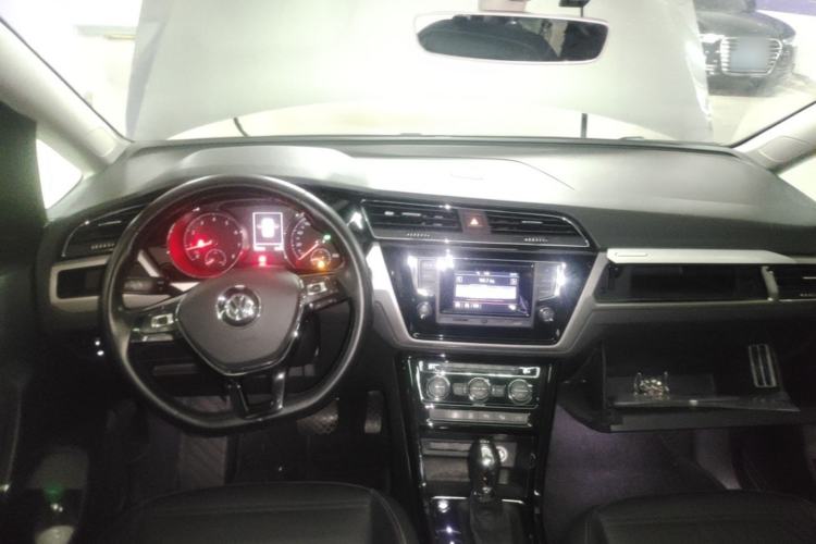 Used Volkswagen Touran 2016 Volkswagen Touran L 330TSI DSG Luxury Edition Center Console