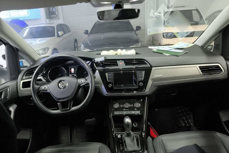 Used Volkswagen Touran 2016 Volkswagen Touran L 280TSI DSG Luxury Edition Center Console