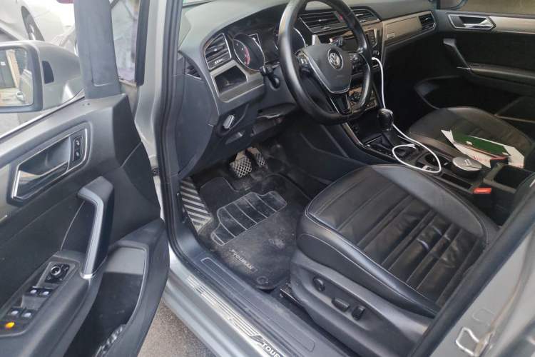Used Volkswagen Touran 2016 Volkswagen Touran L 330TSI DSG Luxury Edition Driver Seat