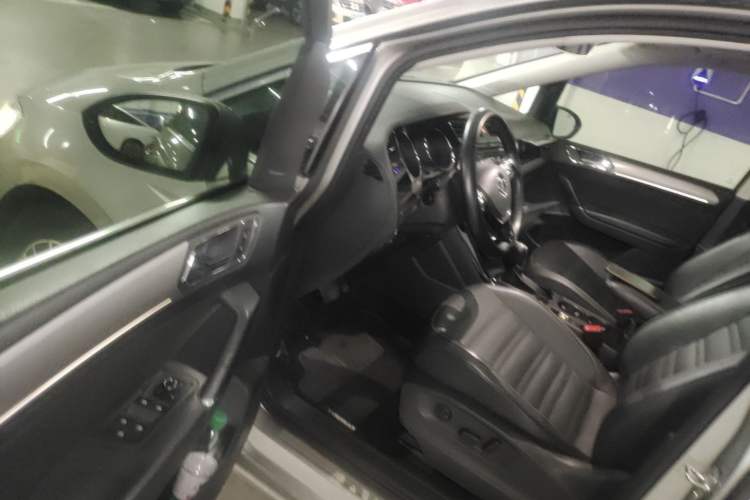 Used Volkswagen Touran 2016 Volkswagen Touran L 330TSI DSG Luxury Edition Driver Seat