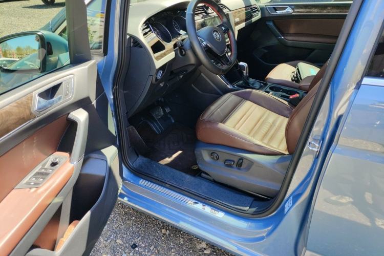 Used Volkswagen Touran 2016 Volkswagen Touran L 330TSI DSG Luxury Edition Driver Seat