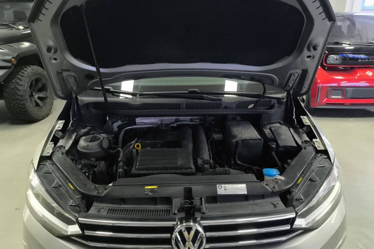 Used Volkswagen Touran 2016 Volkswagen Touran L 280TSI DSG Luxury Edition Engine Bay