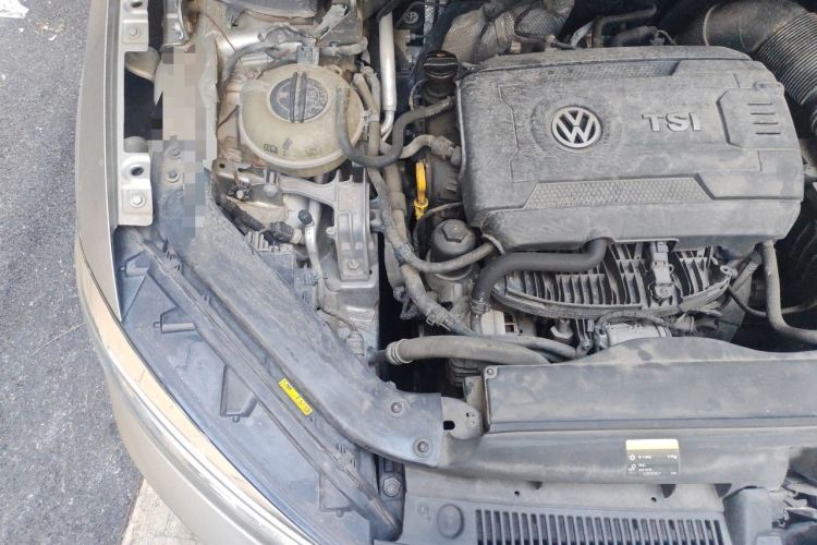 Used Volkswagen Touran 2016 Volkswagen Touran L 330TSI DSG Luxury Edition Engine Bay Right