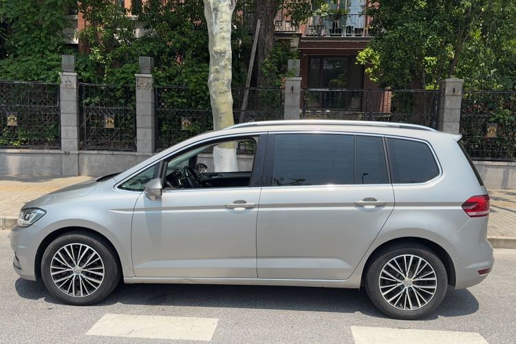 Used Volkswagen Touran 2016 Volkswagen Touran L 330TSI DSG Luxury Edition Exterior 2